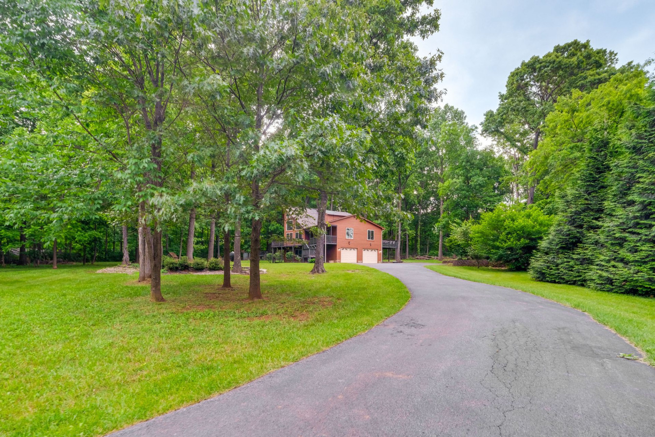 jacuzzi-*-gym-*-deck-+-near-va-wineries/
