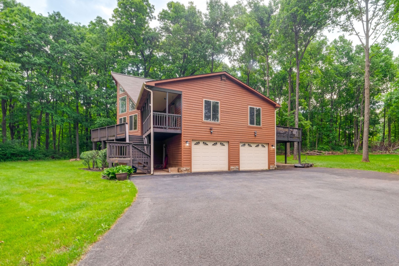 jacuzzi-*-gym-*-deck-+-near-va-wineries/