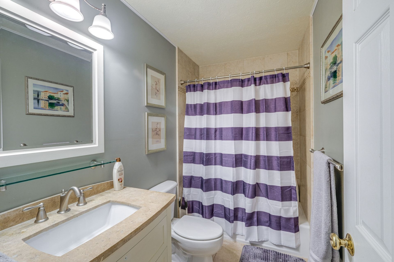 jacuzzi-*-gym-*-deck-+-near-va-wineries/