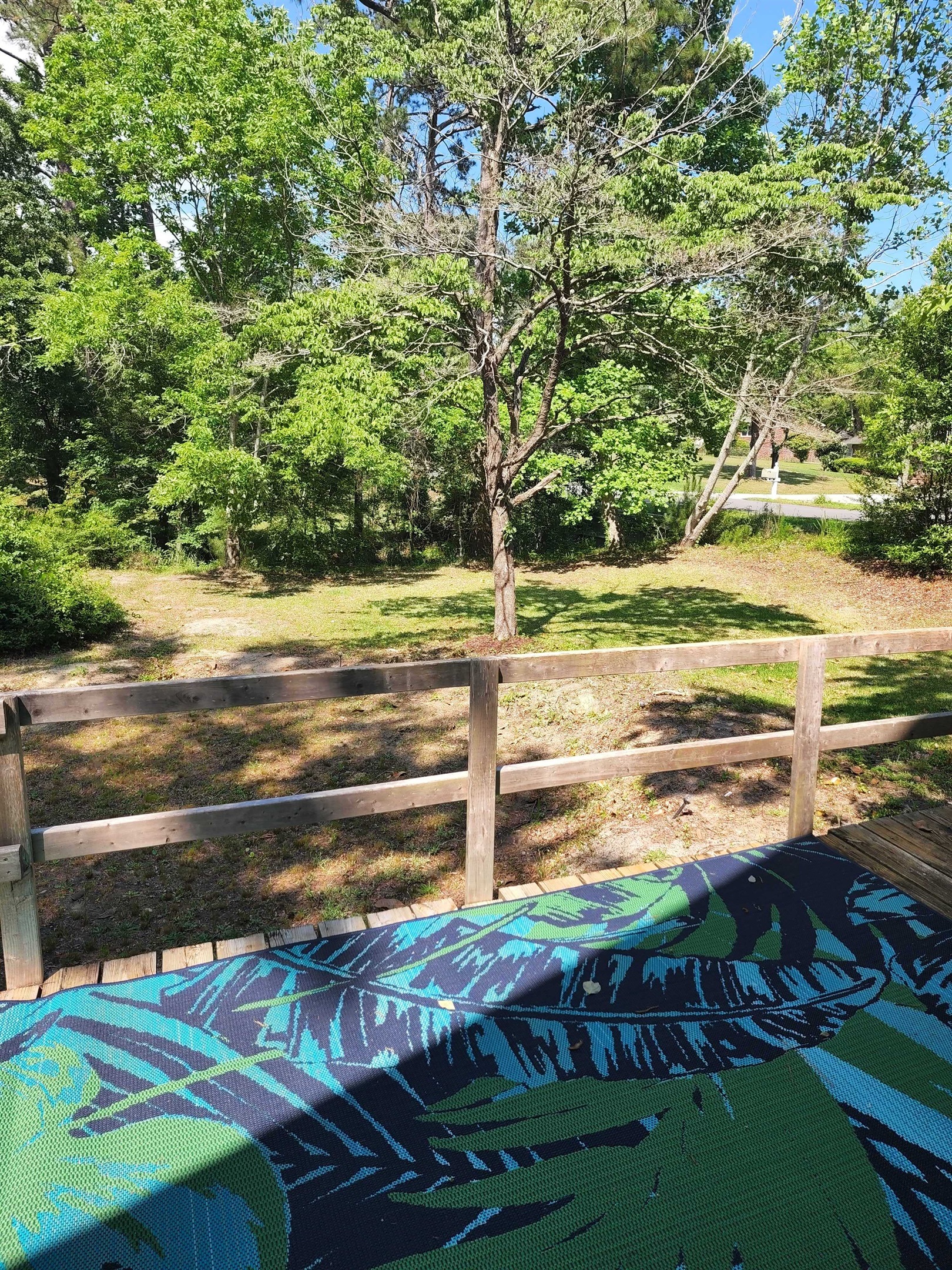 Experience Tranquility in This Charming Cottage Nestled in a Peaceful Neighborhood.