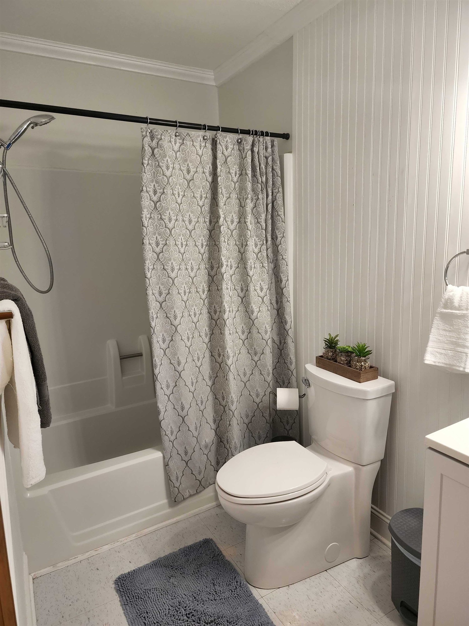 Bathroom with Shower Bath Combo