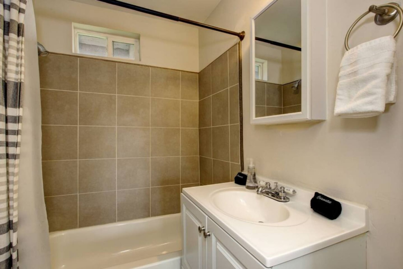 cozy-family-retreat-in-star-idaho/