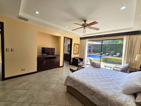 3BR Poolside Condo – Walk to Beach, Bars & Dining