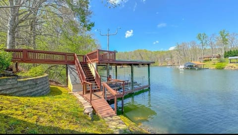 Lakeside Retreat|Firepit|Docks| Hiking|Fishing