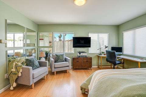 Modern Santa Cruz Studio Near Beach + Hot Tub