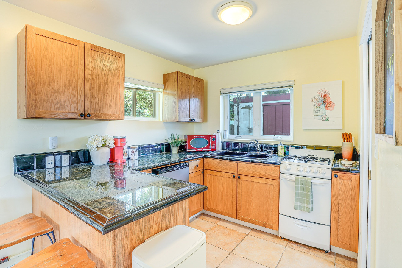 modern-santa-cruz-studio-near-beach-+-hot-tub/