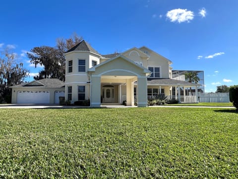 Mickeys Homestead Lakefront Cottage Style South Facing Pool BBQ
