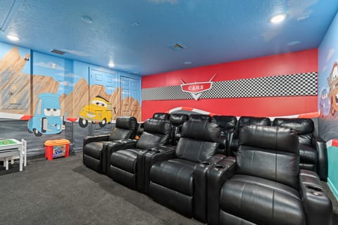 Mickeys Sunrise South Facing Pool Hot Tub Splashpad Theater BBQ