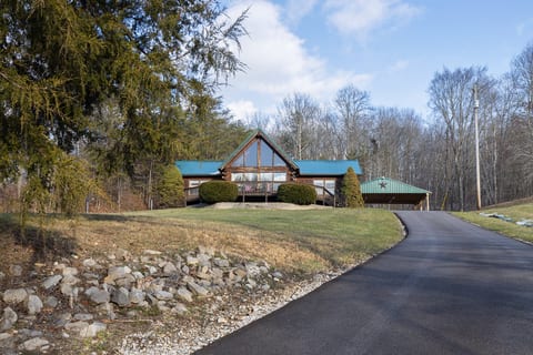 New Hot Tub - Sweet Pines Cabin - Sleeps up to 8