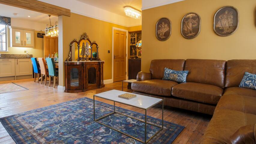 town-centre-unique-spacious-georgian-listed/