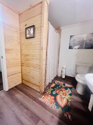 PRIME location - 10 min to town