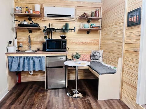 PRIME location - 10 min to town