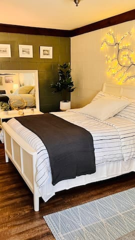 PRIME location - 10 min to town