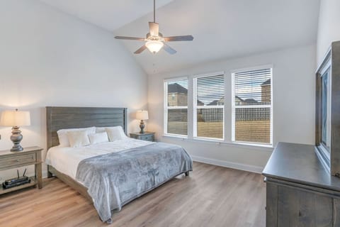 Spacious Bonaire Home With 5 Bed