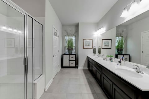 Georgetown Spacious 4B Townhome
