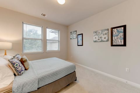 Georgetown Spacious 4B Townhome