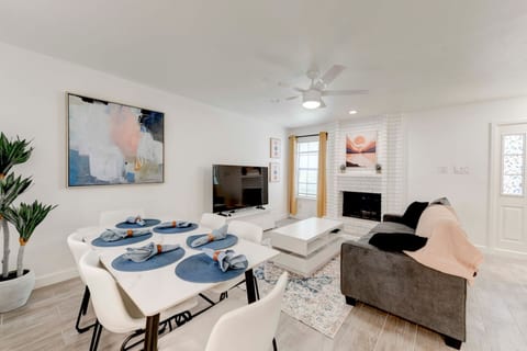 10 mins to Domain two Bedroom
