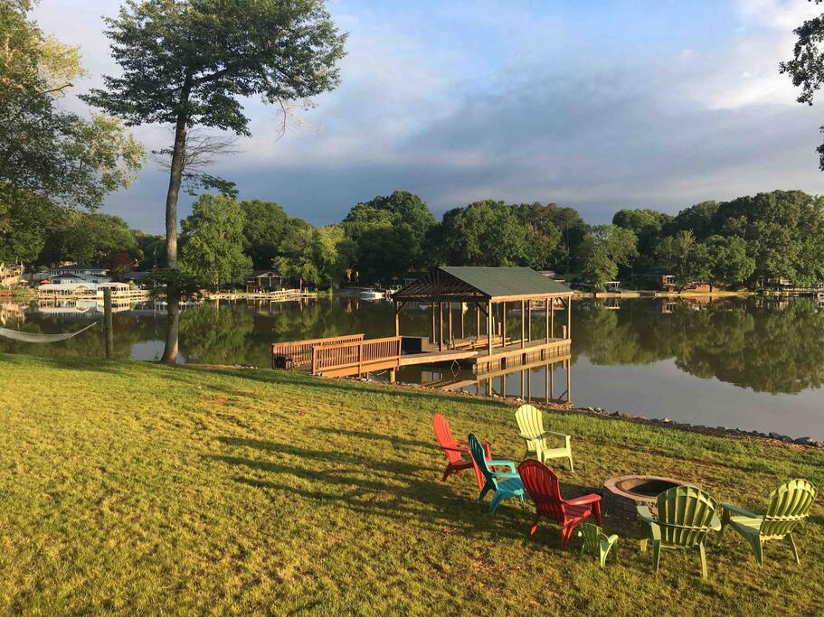 Over 300 ft of shoreline and over one acre makes this an amazing lakeside retreat the perfect getaway. Over 300 ft of shoreline and over one acre makes this an amazing lakeside retreat the perfect getaway. - Camm’s Lakeside Retreat (Close to Charlotte) - Belmont