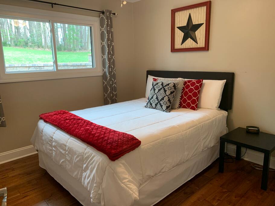 This is the smallest bedroom we have with a queen bed...the only bedroom without a waterfront view. This is the smallest bedroom we have with a queen bed...the only bedroom without a waterfront view. - Camm’s Lakeside Retreat (Close to Charlotte) - Belmont