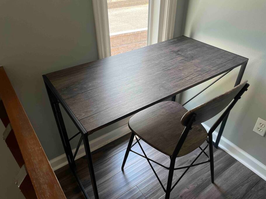 Dedicated workspace located at top of stairs landing adjacent to guest suite Dedicated workspace located at top of stairs landing adjacent to guest suite - Camm’s Lakeside Retreat (Close to Charlotte) - Belmont