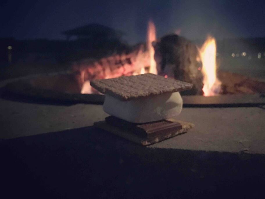 S’mores are very popular with the kids (and adults). S’mores are very popular with the kids (and adults). - Camm’s Lakeside Retreat (Close to Charlotte) - Belmont