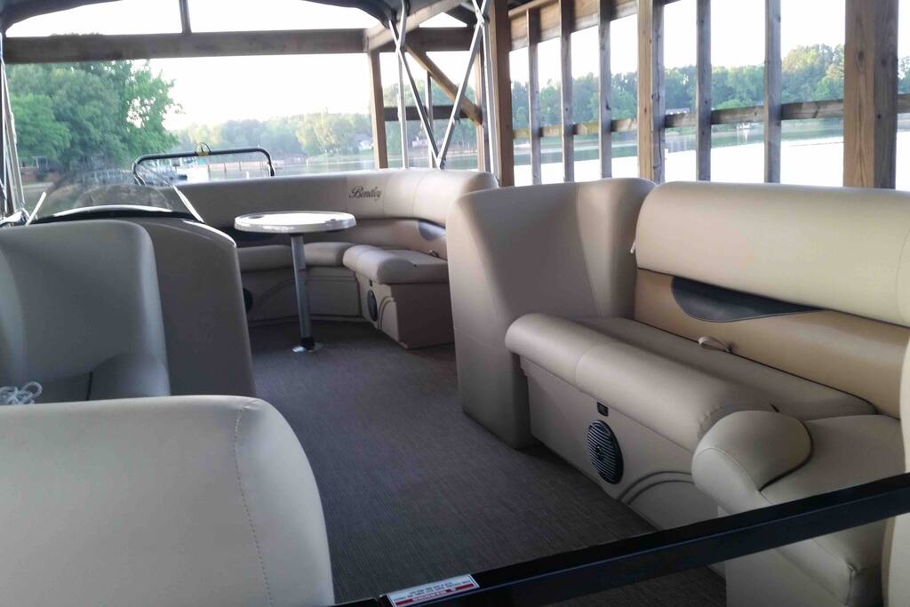 Rent a Pontoon and/or Tritoon (140 HP) and tube with your vacation rental (if available). Free Delivery & Pick Up Rent a Pontoon and/or Tritoon (140 HP) and tube with your vacation rental (if available). Free Delivery & Pick Up - Camm’s Lakeside Retreat (Close to Charlotte) - Belmont