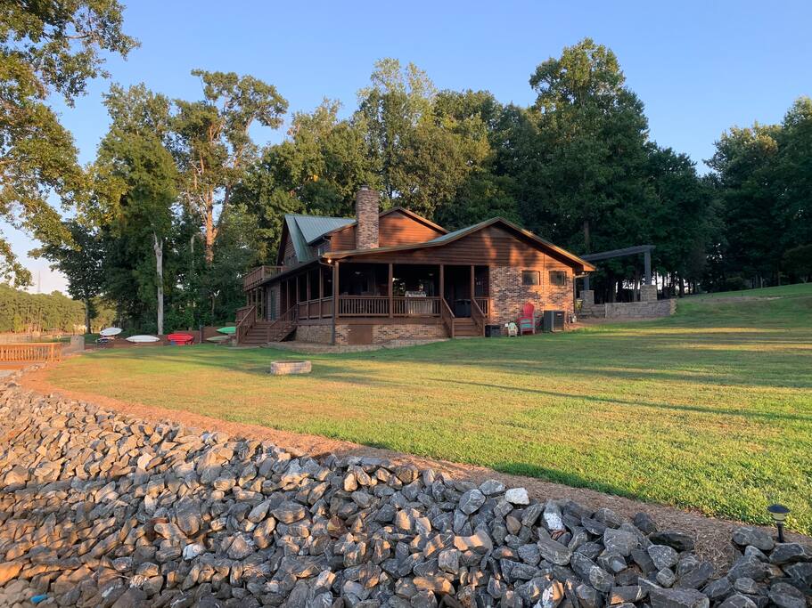 Camm’s Lakeside Retreat (Close to Charlotte) - Belmont Camm’s Lakeside Retreat (Close to Charlotte) - Belmont
