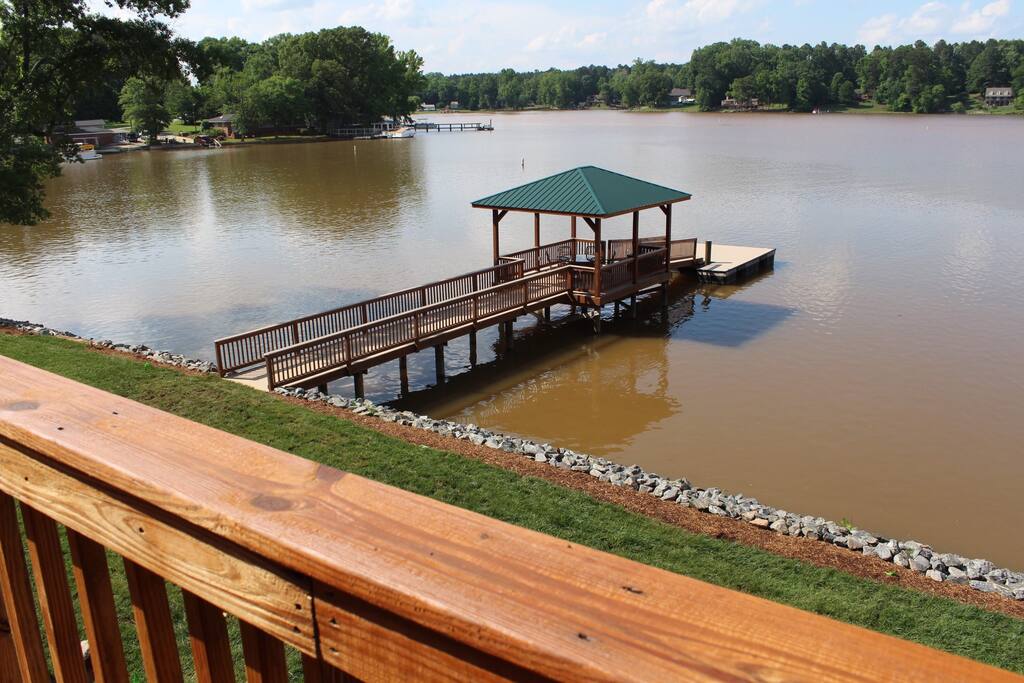 This is the view off the private balcony of the Master Suite. Conversations can be had with those under the covered gazebo. Did we say that sound travels when you’re at the lake? This is the view off the private balcony of the Master Suite. Conversations can be had with those under the covered gazebo. Did we say that sound travels when you’re at the lake? - Camm’s Lakeside Retreat (Close to Charlotte) - Belmont