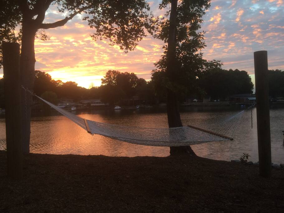 A hammock is another great place to relax A hammock is another great place to relax - Camm’s Lakeside Retreat (Close to Charlotte) - Belmont