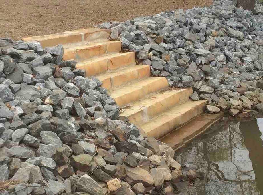 Doggie stairs coming up from diving off the dock. Doggie stairs coming up from diving off the dock. - Camm’s Lakeside Retreat (Close to Charlotte) - Belmont