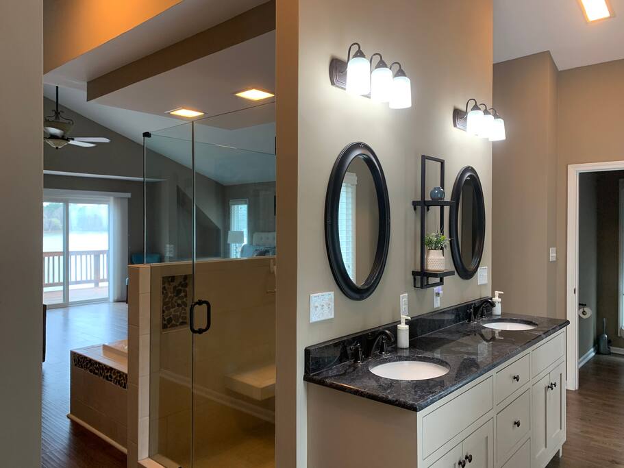 Double vanity located in the master suite Double vanity located in the master suite - Camm’s Lakeside Retreat (Close to Charlotte) - Belmont