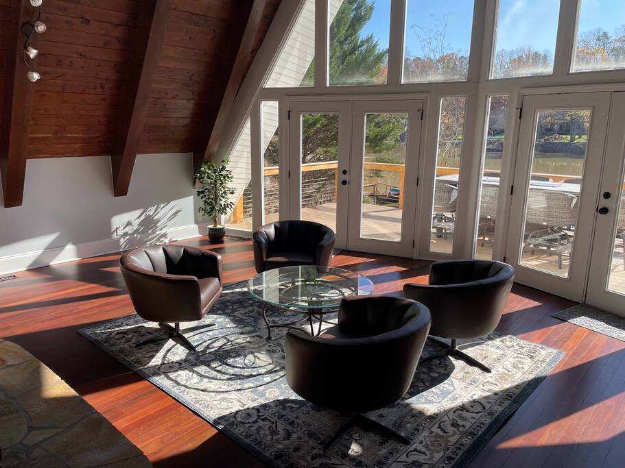 Chalet on Lake Wylie, Waterfront w/Beach/Sleeps 16 - Belmont Chalet on Lake Wylie, Waterfront w/Beach/Sleeps 16 - Belmont