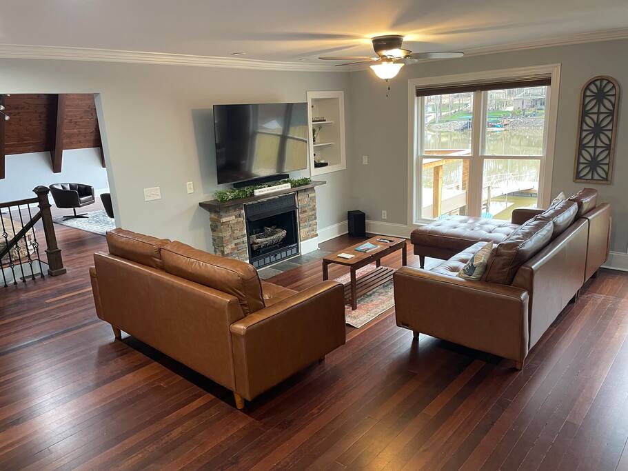 Chalet on Lake Wylie, Waterfront w/Beach/Sleeps 16 - Belmont Chalet on Lake Wylie, Waterfront w/Beach/Sleeps 16 - Belmont