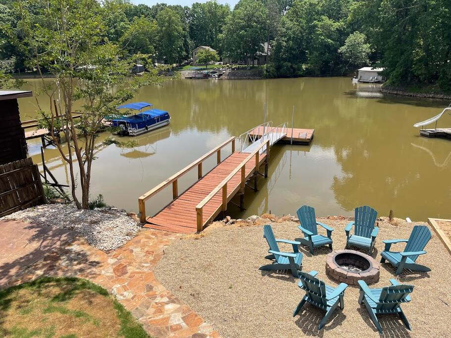 Chalet on Lake Wylie, Waterfront w/Beach/Sleeps 16 - Belmont Chalet on Lake Wylie, Waterfront w/Beach/Sleeps 16 - Belmont
