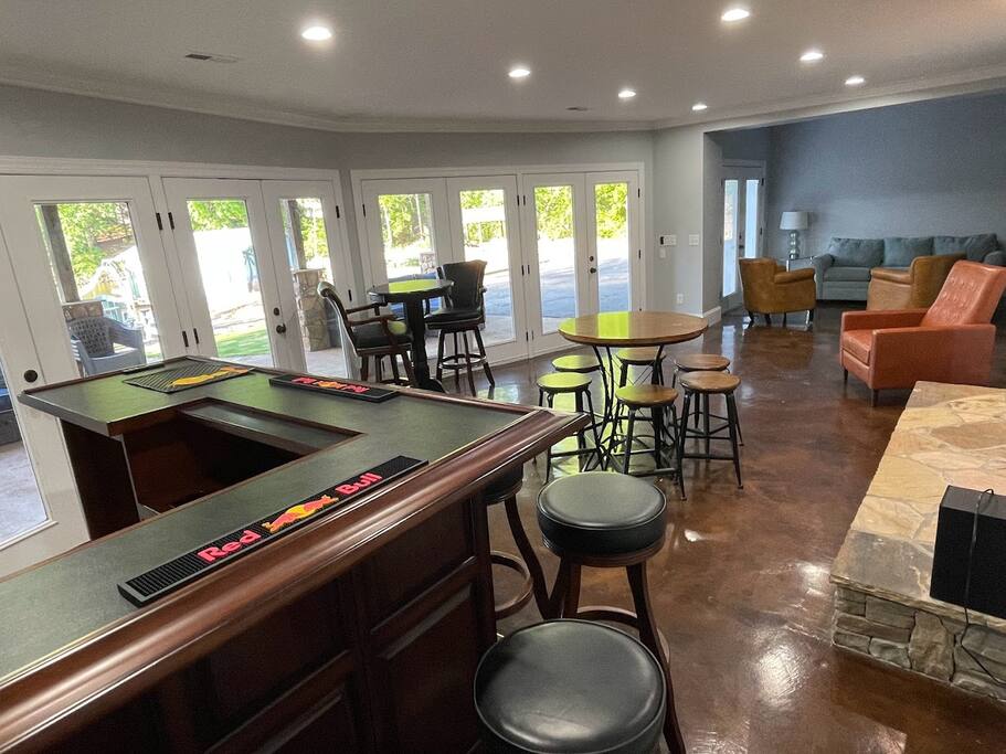 Unwind in our spacious walkout basement, designed for comfort and fun. Featuring a built-in bar, a large smart TV for movie nights or sports, and ample seating, it's ideal for relaxing. Plus, enjoy beautiful lake views as you socialize. Unwind in our spacious walkout basement, designed for comfort and fun. Featuring a built-in bar, a large smart TV for movie nights or sports, and ample seating, it's ideal for relaxing. Plus, enjoy beautiful lake views as you socialize. - Chalet on Lake Wylie, Waterfront w/Beach/Sleeps 16 - Belmont