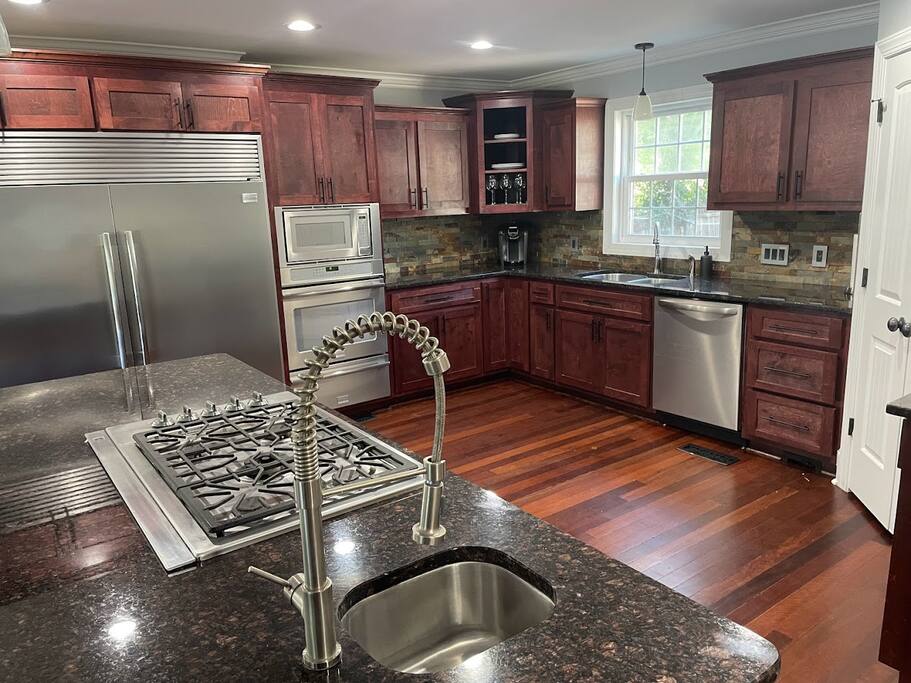 Chalet on Lake Wylie, Waterfront w/Beach/Sleeps 16 - Belmont Chalet on Lake Wylie, Waterfront w/Beach/Sleeps 16 - Belmont