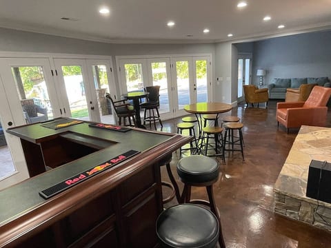Chalet on Lake Wylie, Waterfront w/Beach/Sleeps 16