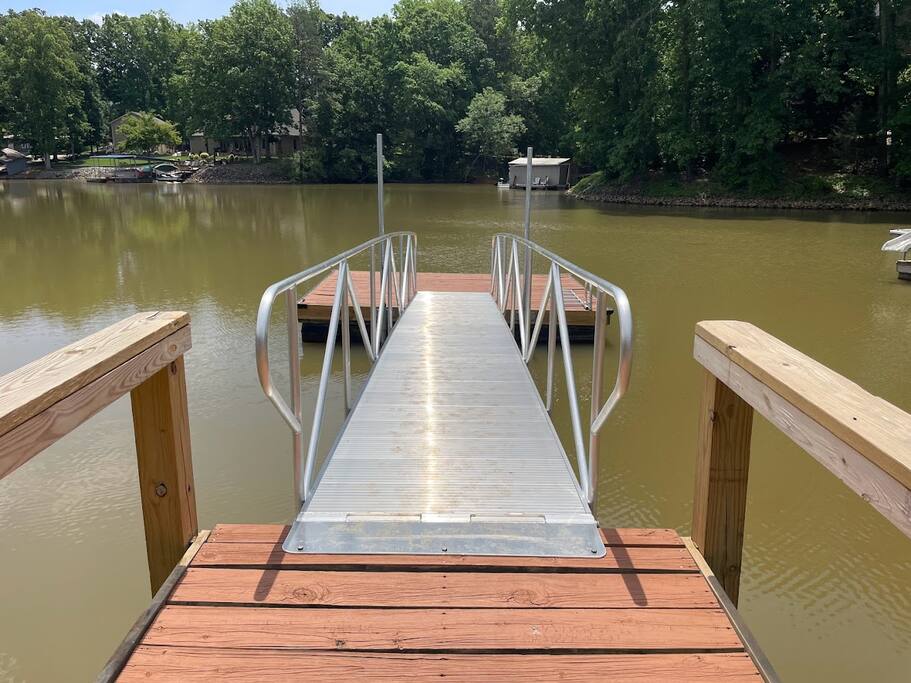 Chalet on Lake Wylie, Waterfront w/Beach/Sleeps 16 - Belmont Chalet on Lake Wylie, Waterfront w/Beach/Sleeps 16 - Belmont