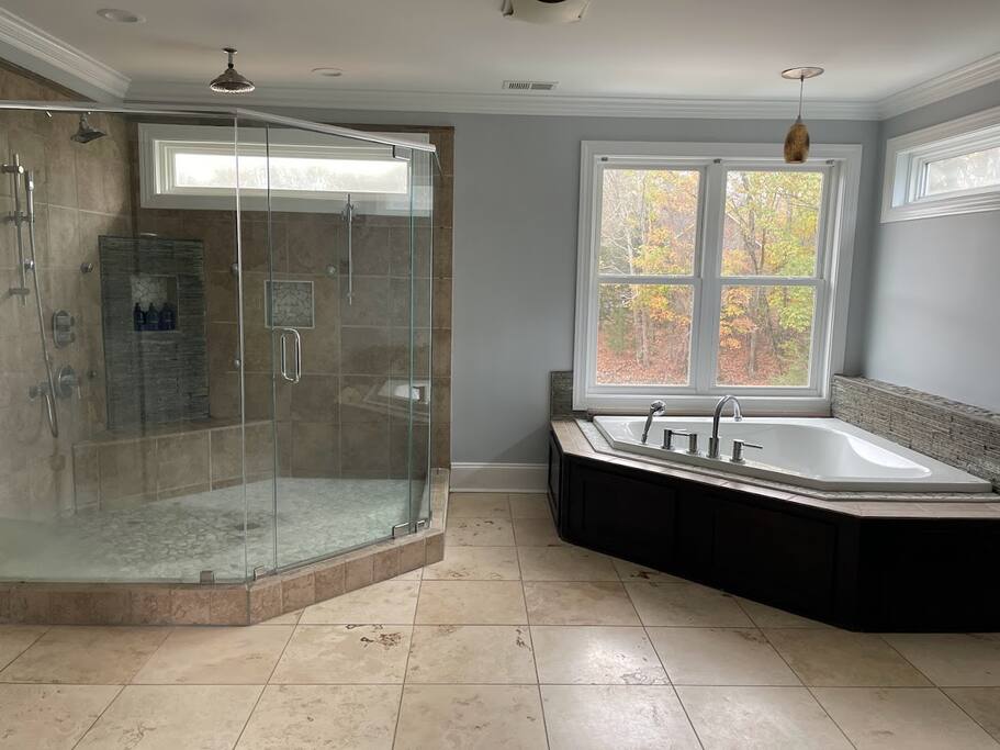 Chalet on Lake Wylie, Waterfront w/Beach/Sleeps 16 - Belmont Chalet on Lake Wylie, Waterfront w/Beach/Sleeps 16 - Belmont