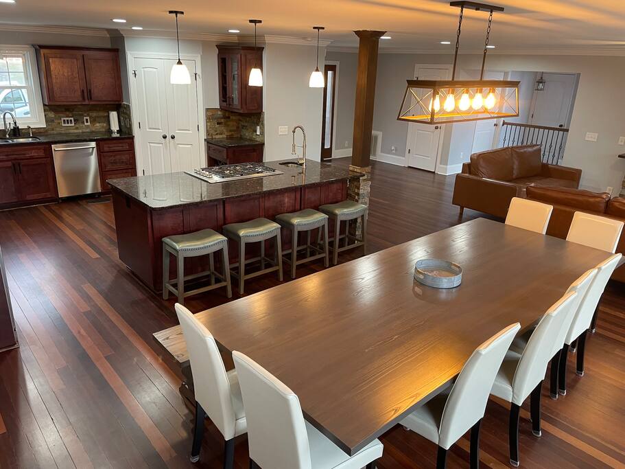 Chalet on Lake Wylie, Waterfront w/Beach/Sleeps 16 - Belmont Chalet on Lake Wylie, Waterfront w/Beach/Sleeps 16 - Belmont