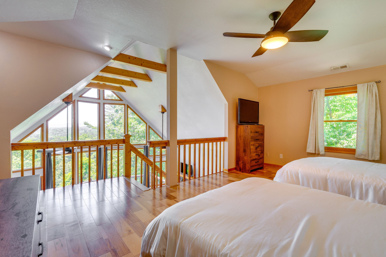 stunning-views-hot-tub-fire-pit-grill/