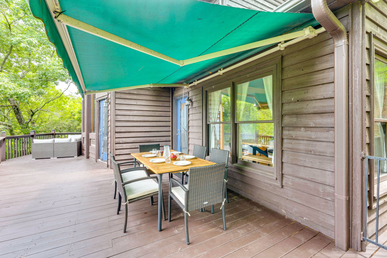 stunning-views-hot-tub-fire-pit-grill/