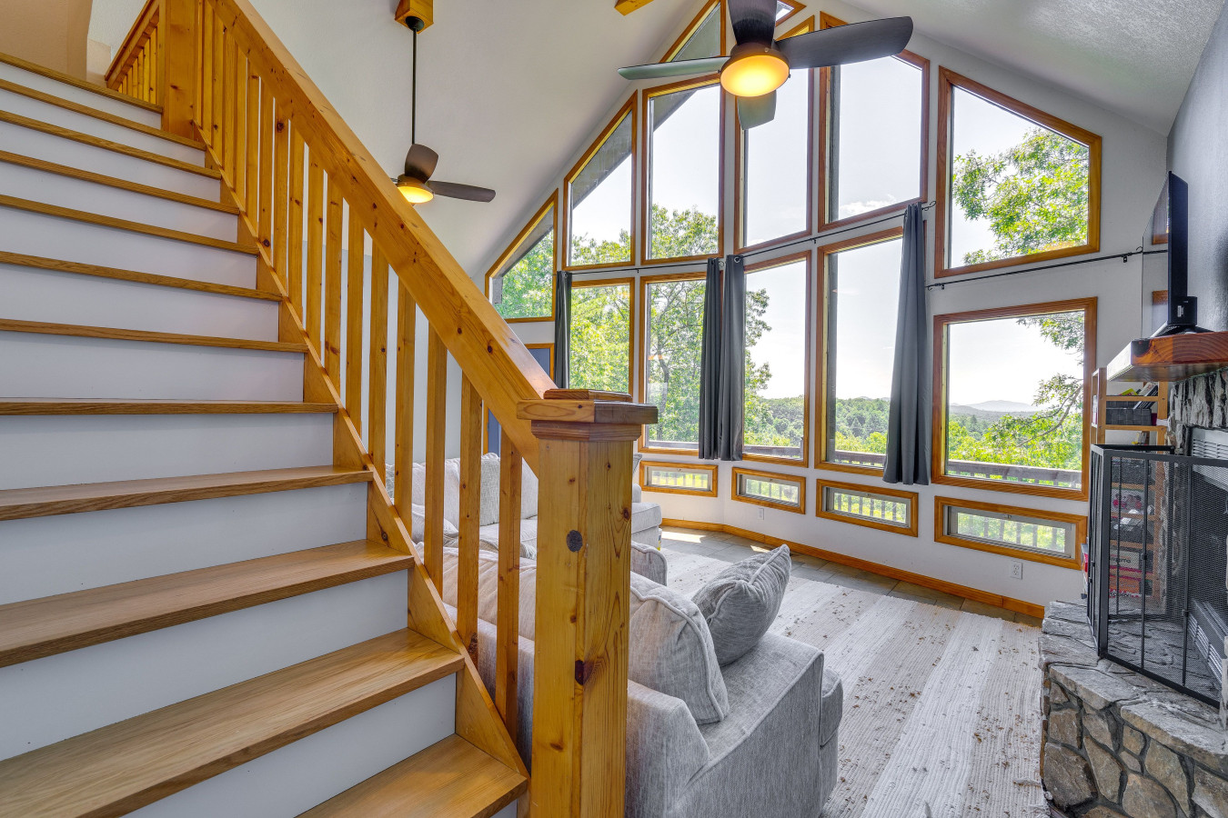 stunning-views-hot-tub-fire-pit-grill/