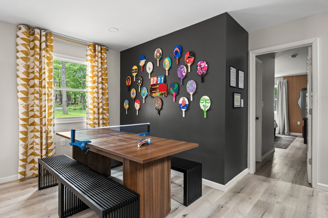 This versatile ping pong table doubles as an extra dining space—perfect for large meals, game nights, or group gatherings with plenty of seating for everyone.