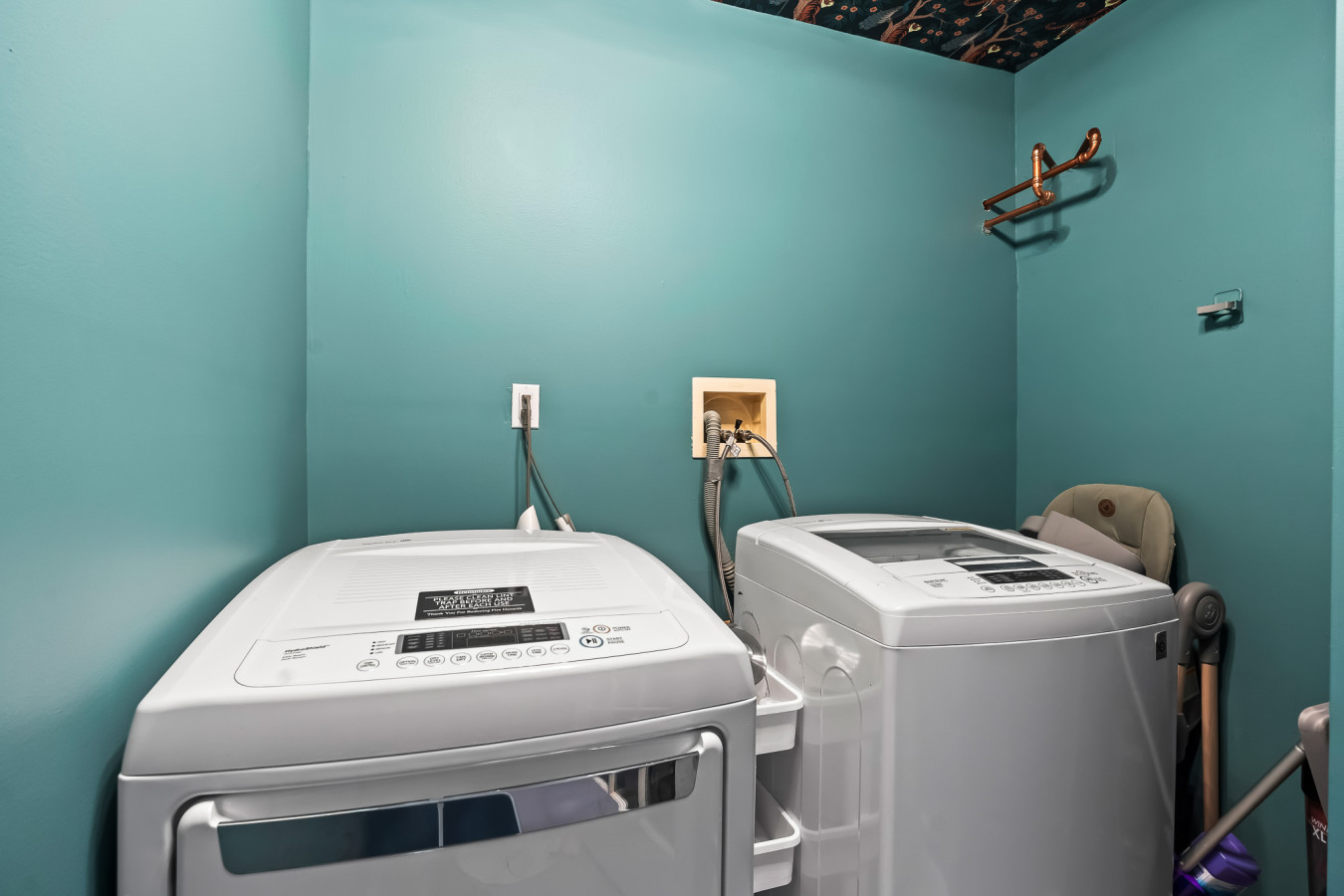 Fully equipped laundry room - washer and dryer!