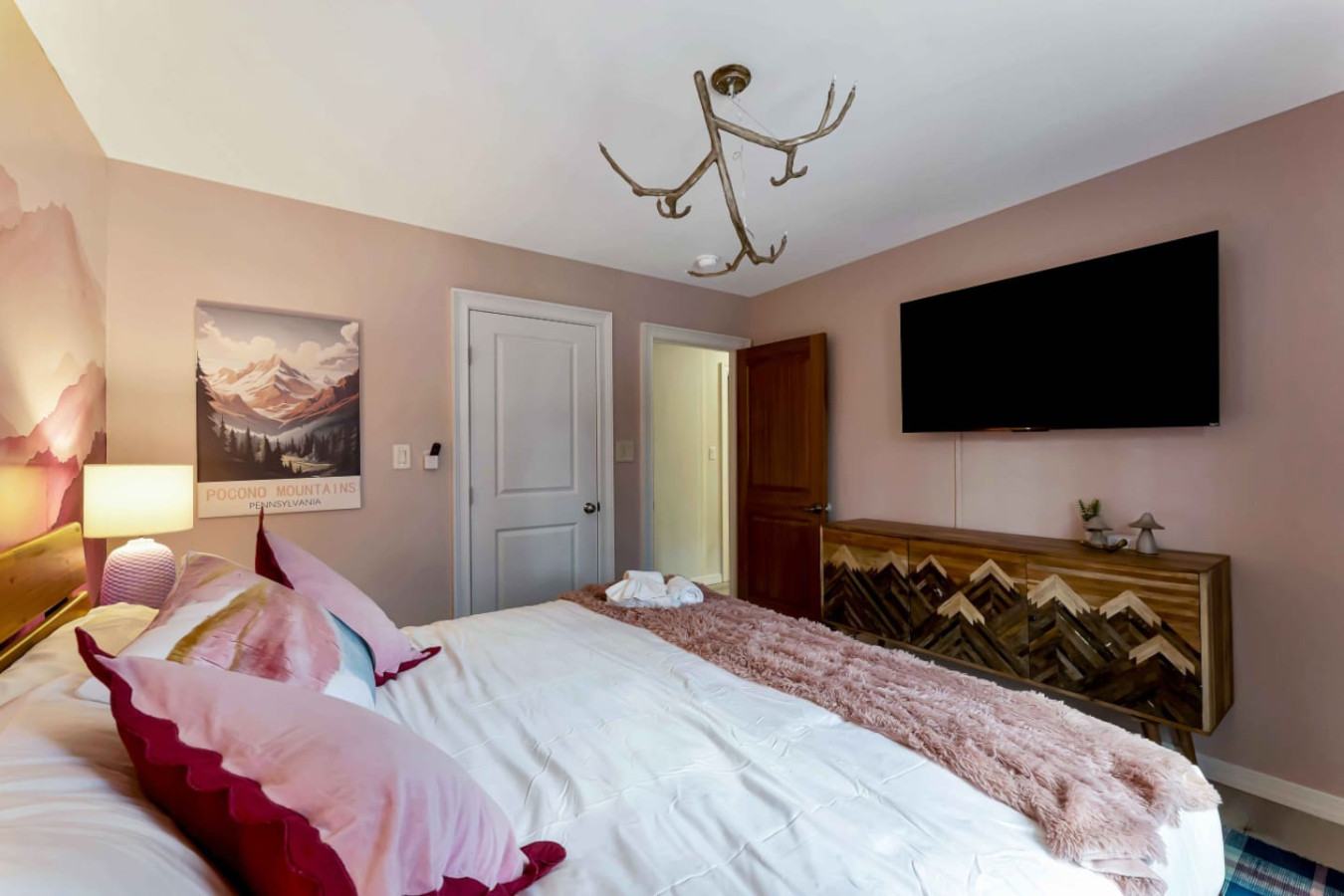 NEW Dream House | Hot Tub, Game Room, Lake Access - Pocono Summit