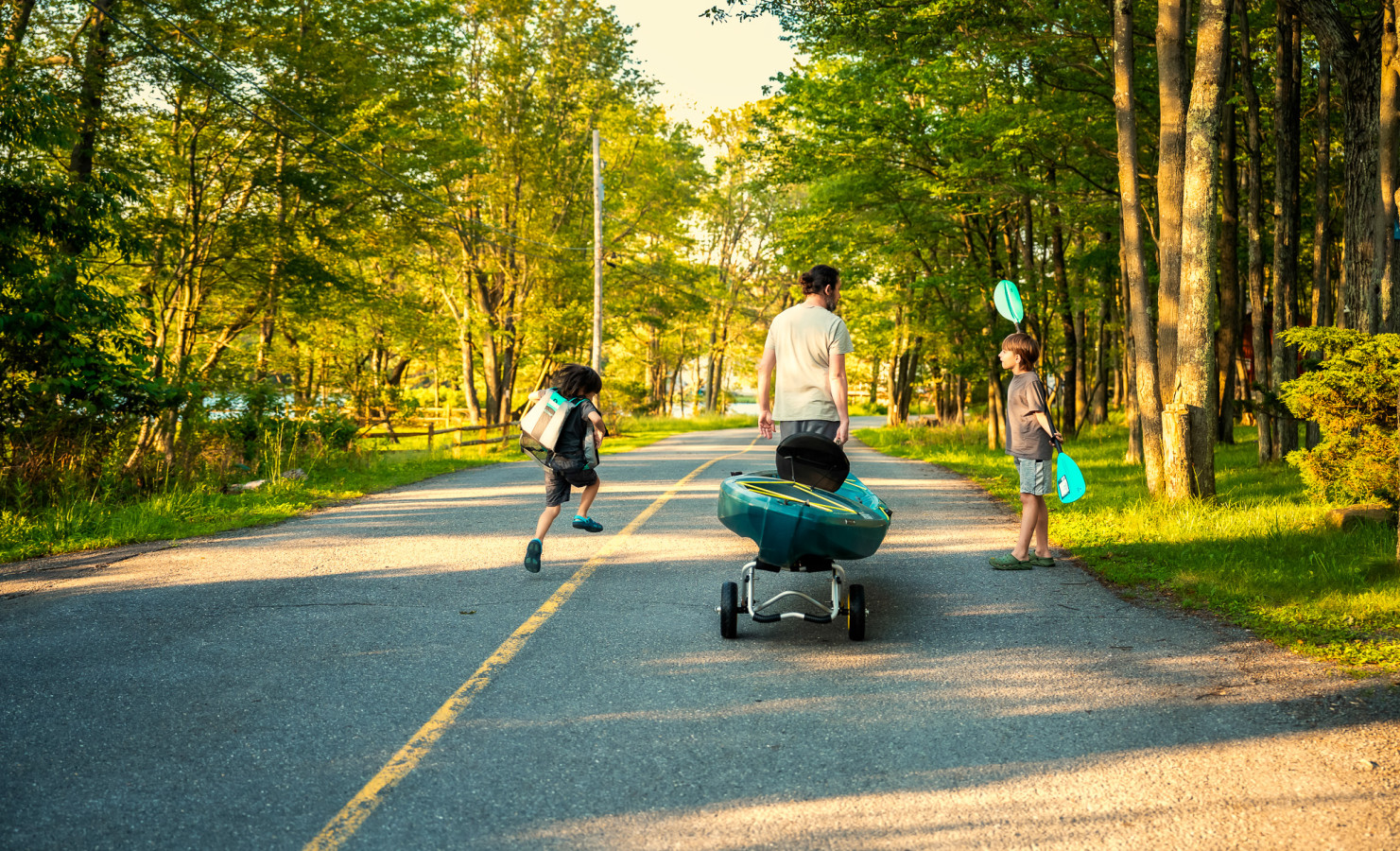A quick walk to the lake, bringing the kayaks along.