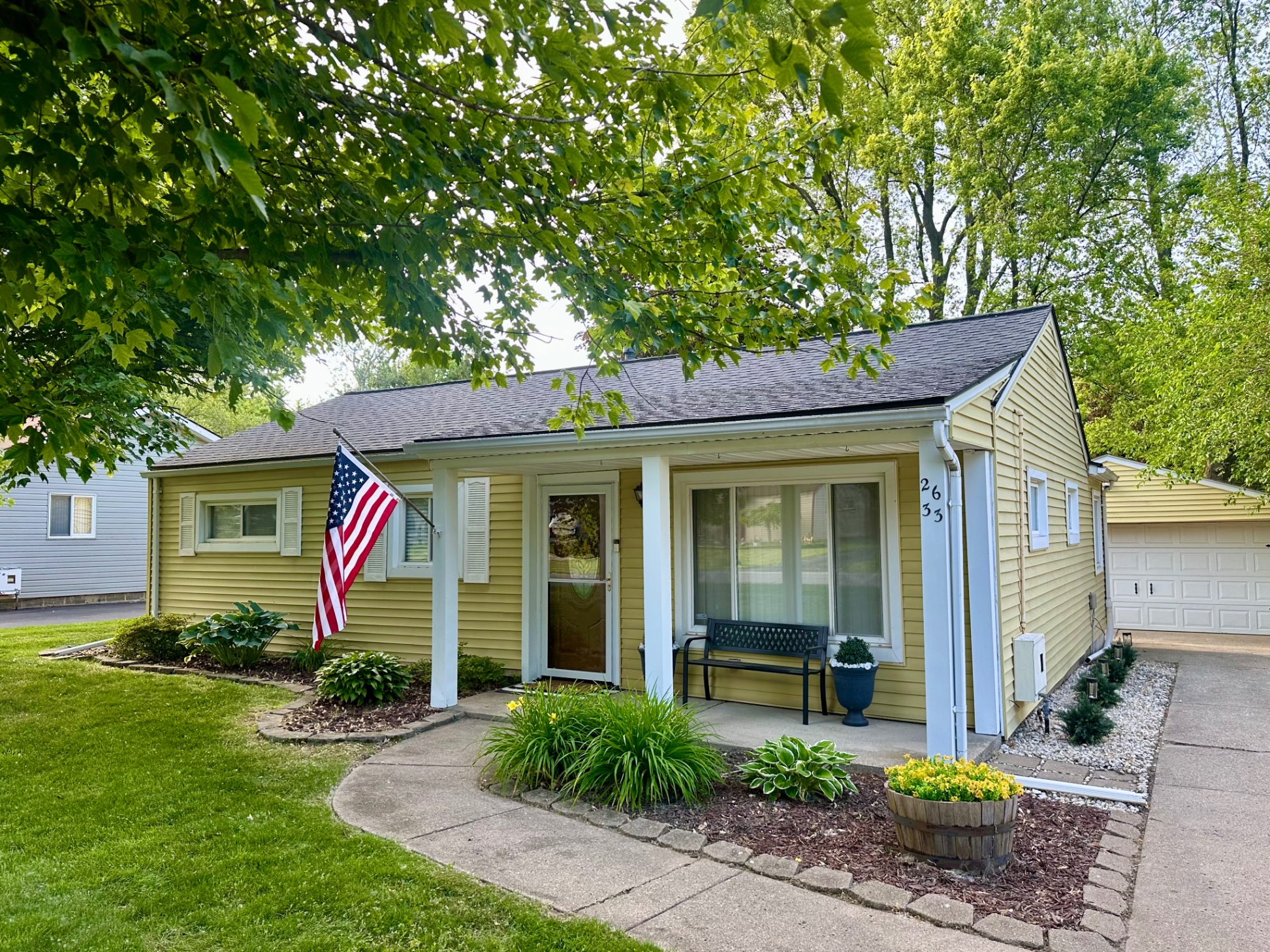 HappyLittleHouse: Repeat Guest/Direct Booking Site