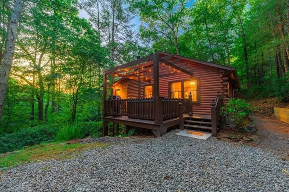 Secluded Cabin in the Woods |Cozy Romantic Retreat - Ellijay