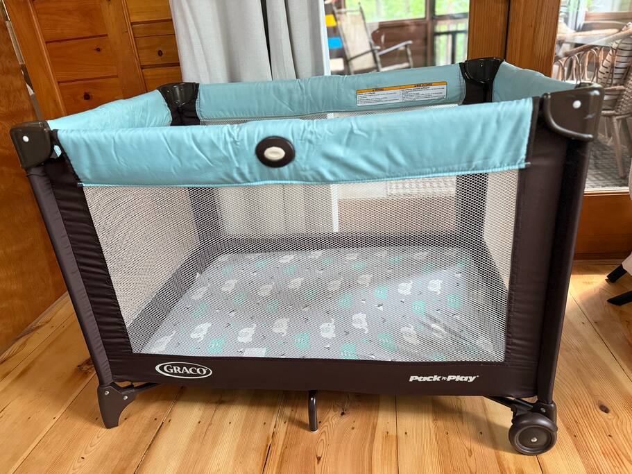 Pack n Play with bottom sheet 